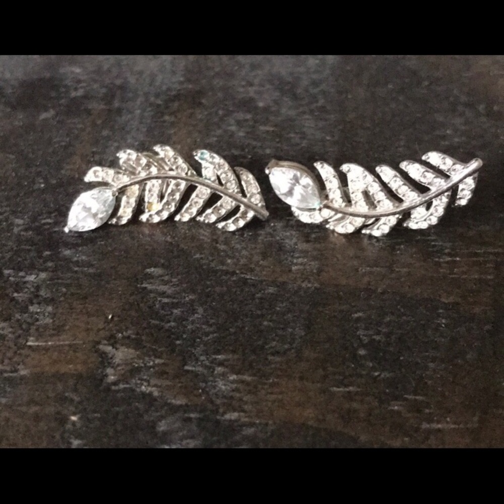 Nadri feather ear climbers